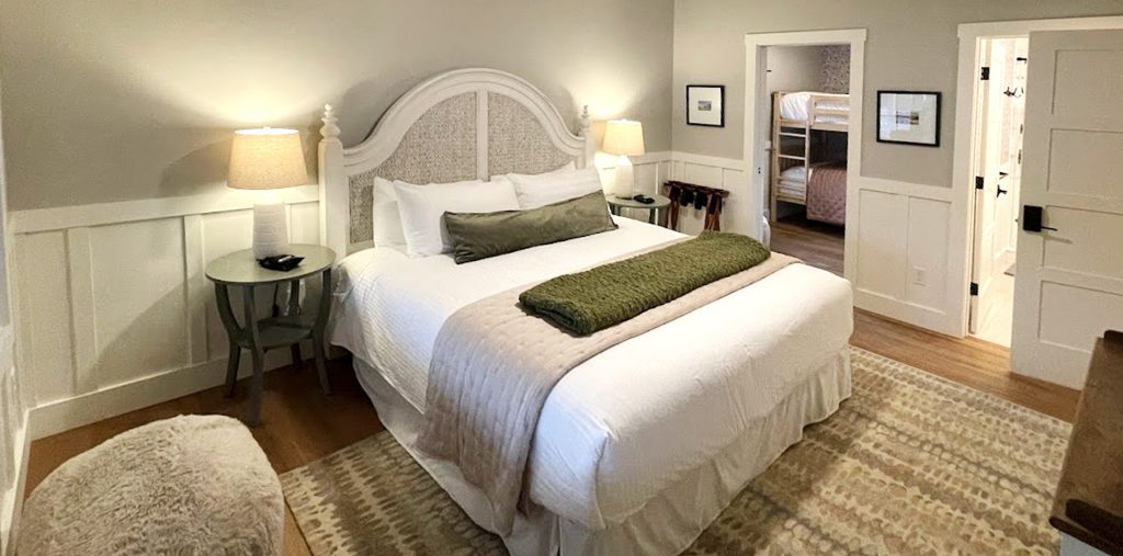 Piping Plover Suite - Bed and Breakfast Room at Glen Arbor